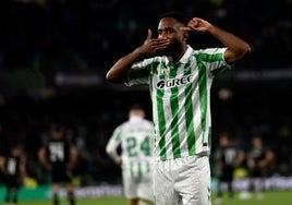 El triple escenario del Betis con Bakambu